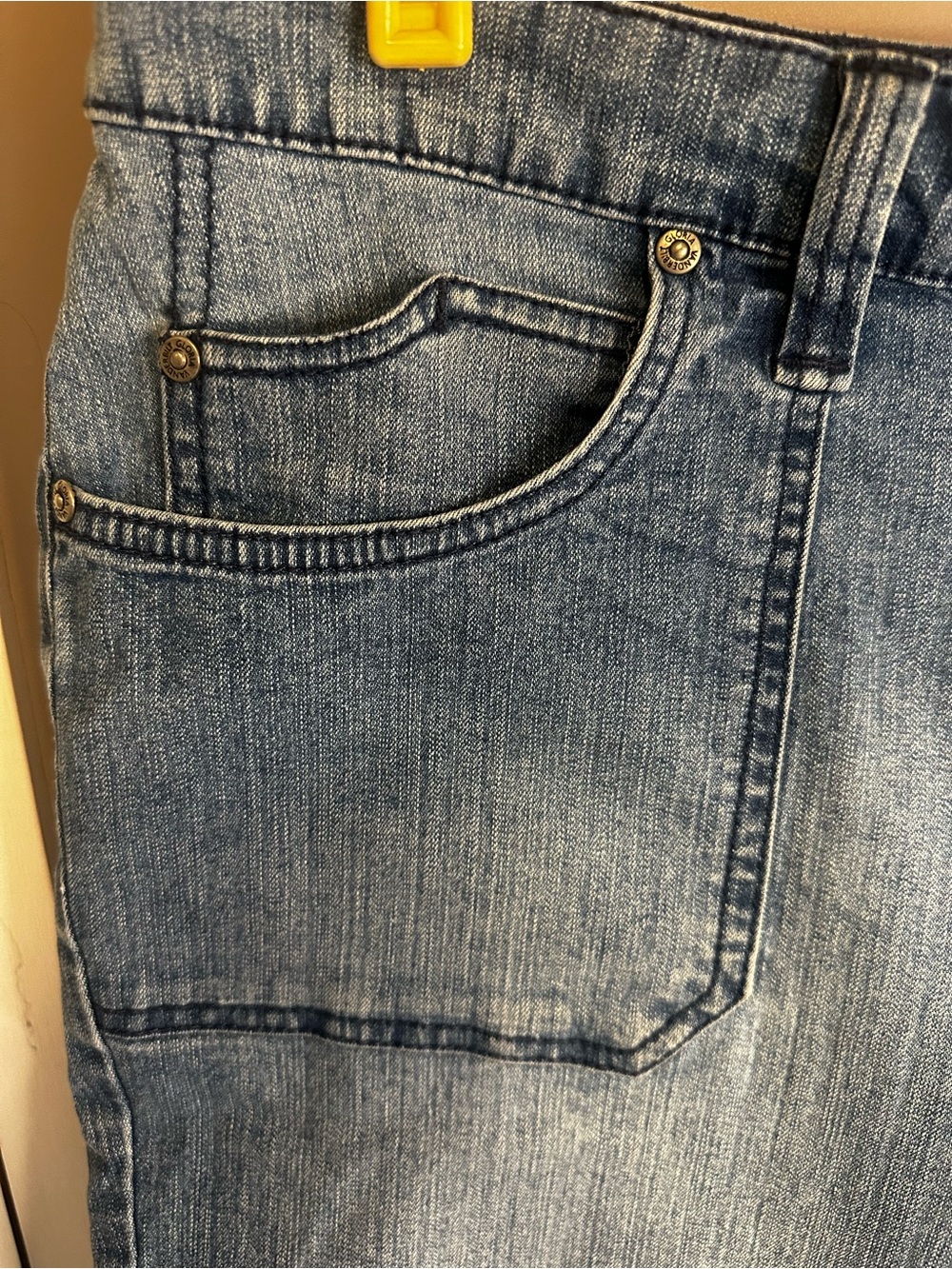 Gloria Vanderbilt women’s Denim Bermuda Shorts - Medium Blue Wash sz.14 - Picture 4 of 10